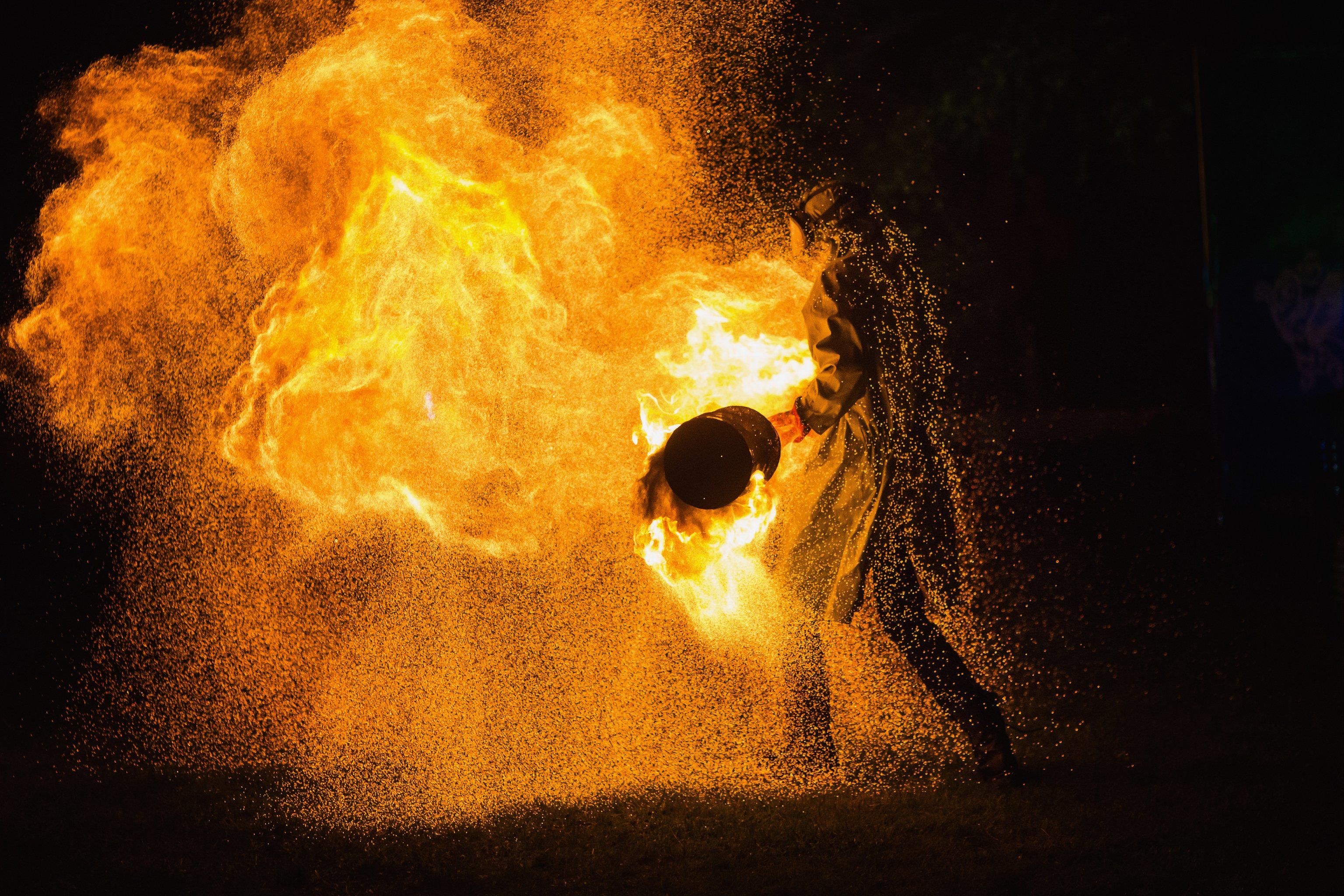 亚博体育-网友热议：决战之夜点燃熊熊火焰的简单介绍